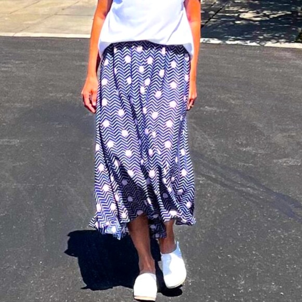 TUCKER Long 100% silk skirt with geometric pattern- size L